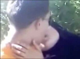 Ciuman abg hijab ditaman bokep mesum